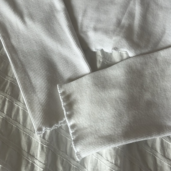 WHITE COLLARED CROP TOP - Picture 3 of 3